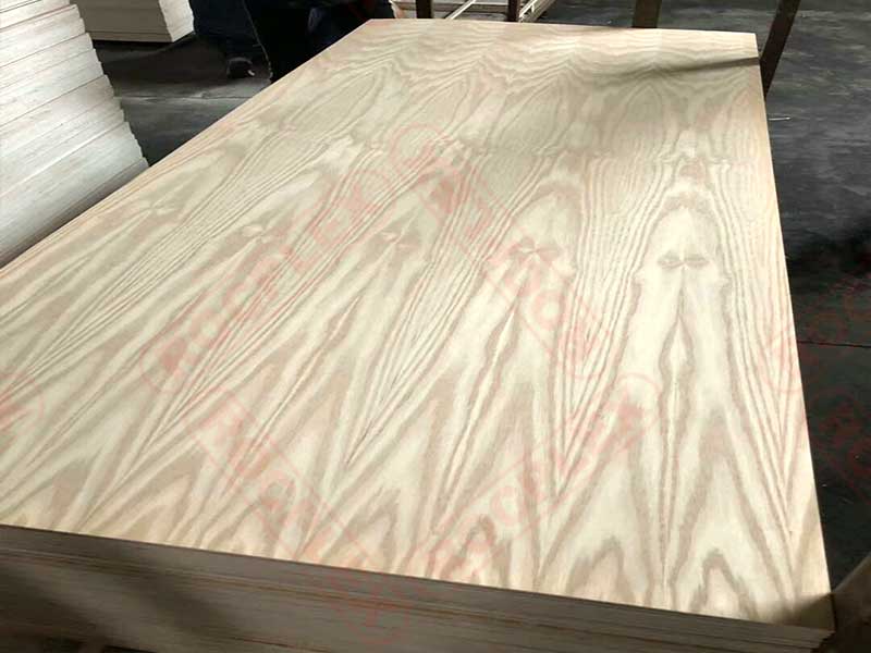 https://www.plywood-price.com/red-oak-fancy-mdf-board-2440122018mm-common-34%e2%80%b3x-8-x-4-decorative-red-oak-mdf-board-product/