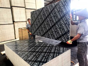 China Construction Plywood Wholesale Discount China Linyi Factory 15mm 18mm Black Brown Film Faced Plywood for Construction