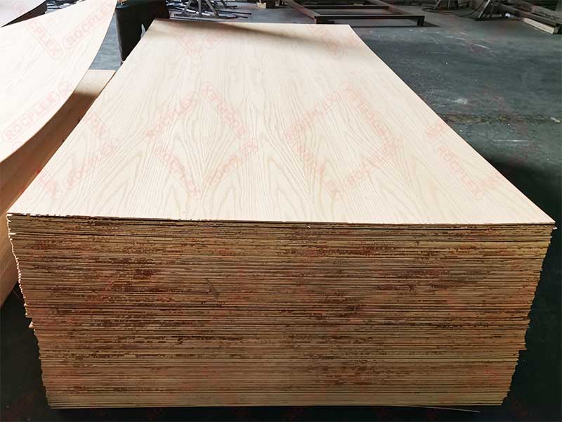 https://www.plywood-price.com/red-oak-fancy-mdf-board-2440122018mm-common-34%e2%80%b3x-8-x-4-decorative-red-oak-mdf-board-product/